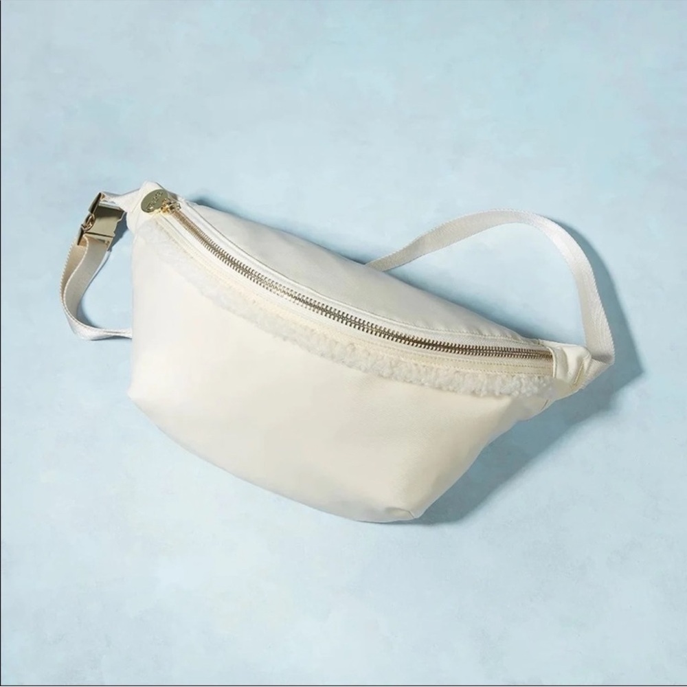 Brand new with tags Stoney Clover Jumbo Fanny Pack with Sherpa trim